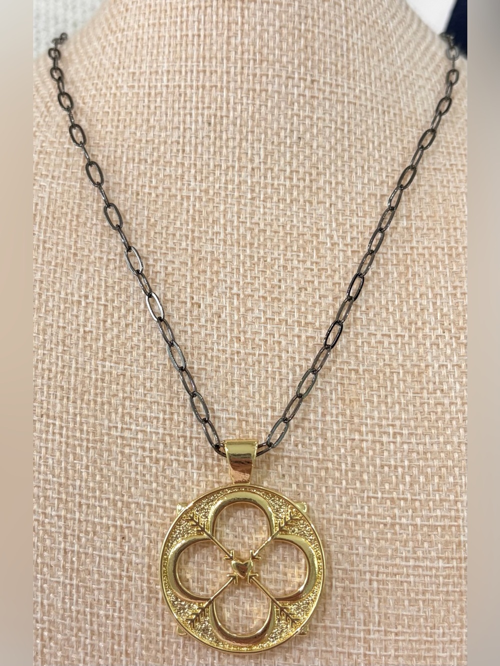 NEW Shiny Black Paperclip Gold Clover Heart Pendant Necklace 20”chain1.25”charm